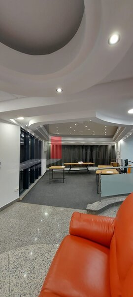 Mosilor, spatiu comercial de 150 mp (include apa, curent, gaz in chirie).